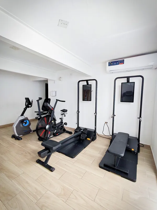 Instalaciones Vortex Clinic: Gimnasio digital terapéutico con tecnología de biofeedback