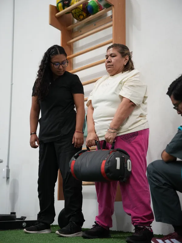 Fortalecimiento de miembro inferior en adulto mayor